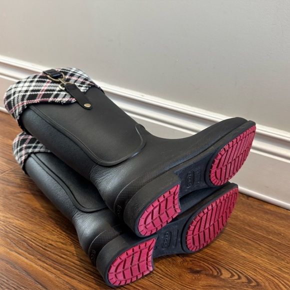 CROCS black knee-high rain boots with plaid cuffs (size 7) - Picture 5 of 8